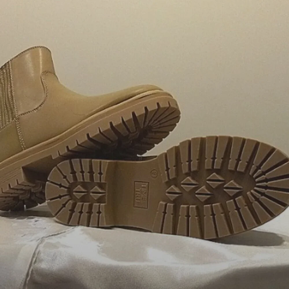 NWT 8.5 TT Ankle Boots Tan Memory Foam Comfy Slouchy Combat Moto Lug Chelsea